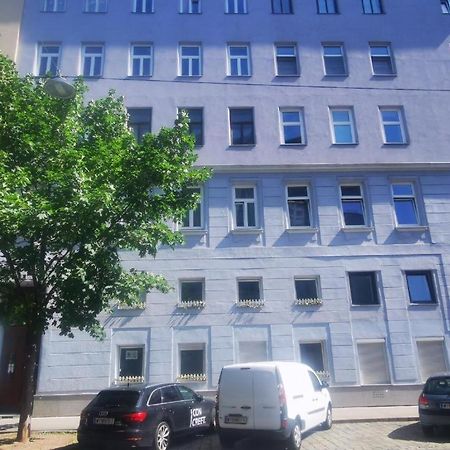 Smart Mini Hotel Wina Bagian luar foto